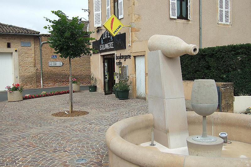 2010-06- (41).JPG - Hier hat ein kleines Café mit Bäckerei geöffnet - wir genehmigen uns ein Tässchen